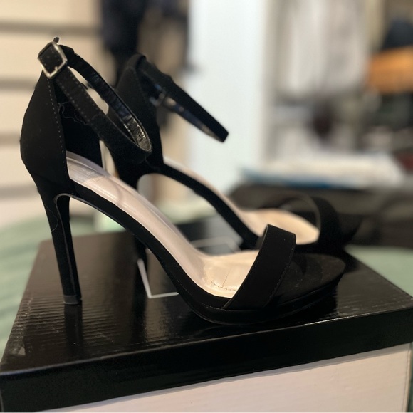 DB studio Heels - Picture 4 of 6